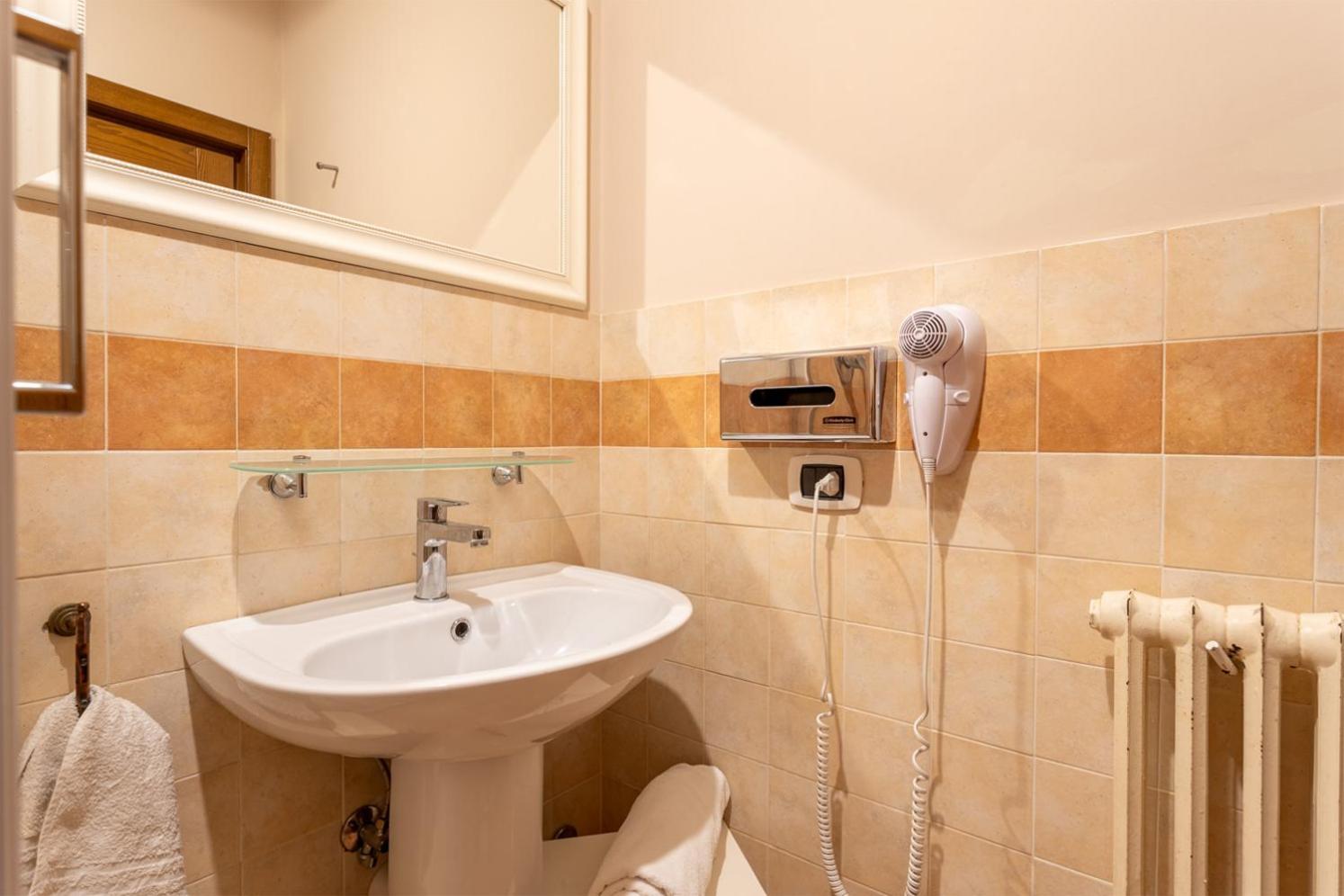 Maxi Paradiso - Guest House A Due Passi Dal Lago Trasimeno Torricella  Екстериор снимка